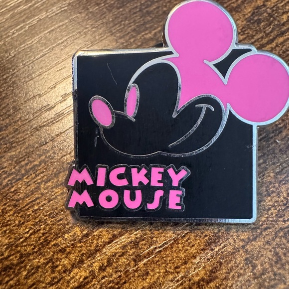 ONE LOT Disney Trading Pins - Picture 10 of 16